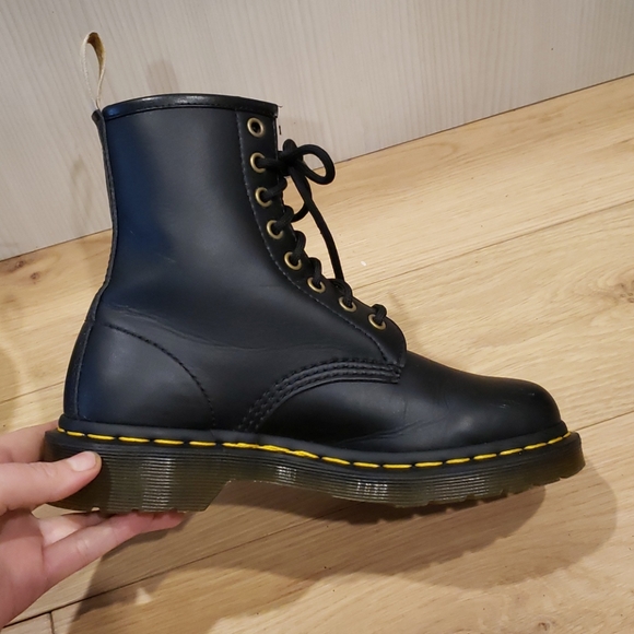 Like new vegan leather dr martens 1460 boots pascal sz 6 - Picture 4 of 10